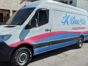 Plotagem de veículos empresariais